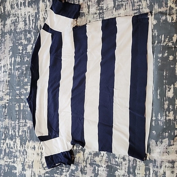 Old navy tee - Picture 5 of 6